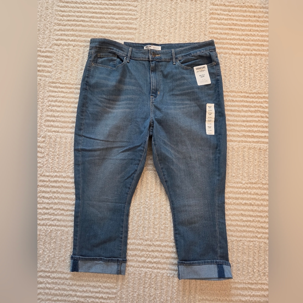 Size 18/34 Levi Strauss Mid-Rise Denim Capri